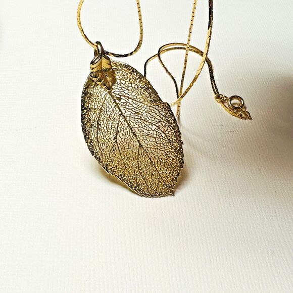 Vintage Gold Electroplated Real Leaf Pendant Necklace 24" Fine Fillagree Texture - Picture 11 of 14